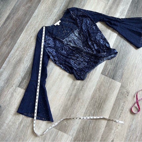 Love Stitch boho lace sleeve wrap crop top - Picture 9 of 12
